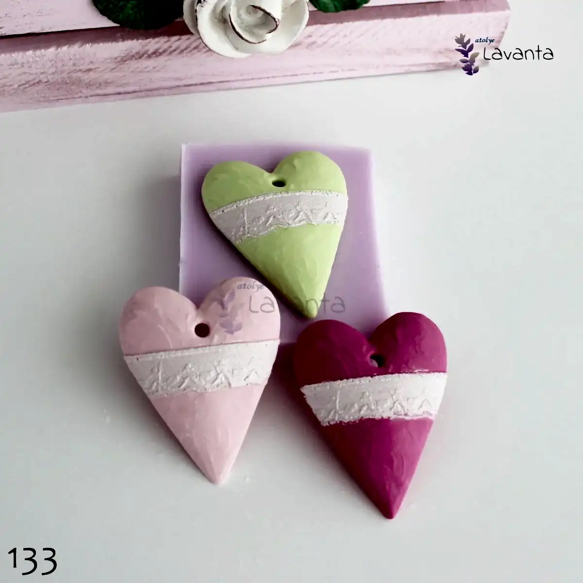 Ortası Dantel Detaylı Kalp Silikon Kalıbı